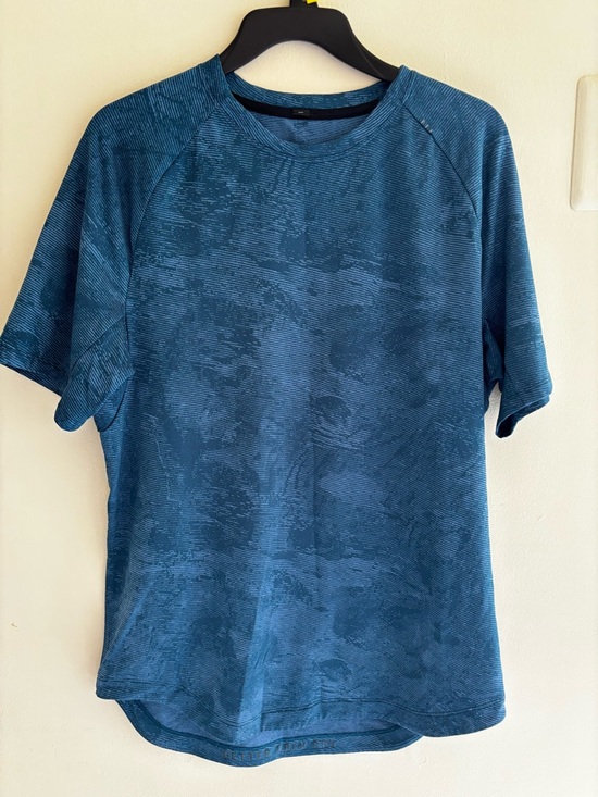 lululemon athletica Other - Lululemon Blue Textured Short Sleeve Athletic Tee size M